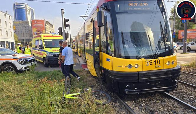 Zderzenie rowerzystki z tramwajem na Woli