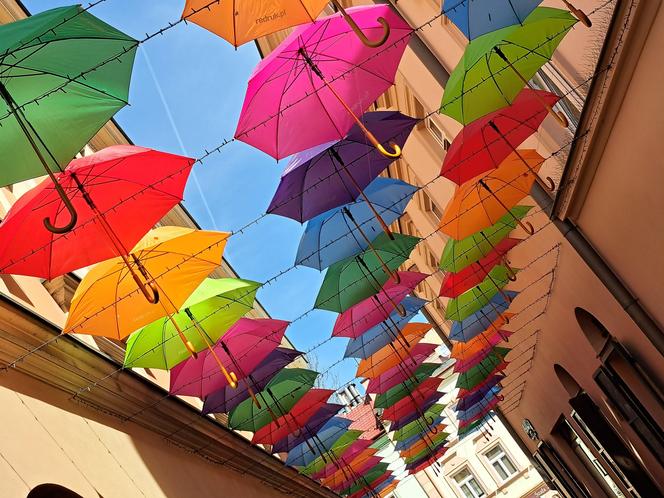 Tarnowskie Umbrella Sky na ul. Piekarskiej