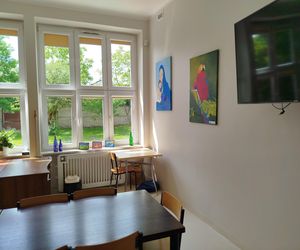 Przez lata ŚDS w Siedlcach działał w dwóch lokalizacjach, teraz już oficjalnie funkcjonuje w jednym miejscu, w budynkach dostosowanych do potrzeb osób z niepełnosprawnościami. 