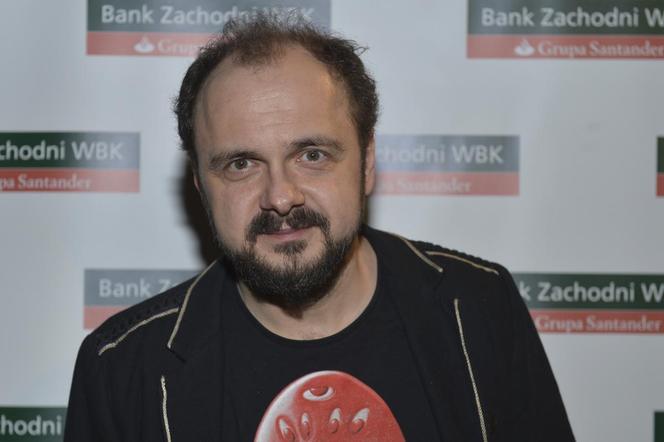 Arkadiusz Jakubik nadal zaskakuje. Jak gwiazdor zmieniał się przez lata?