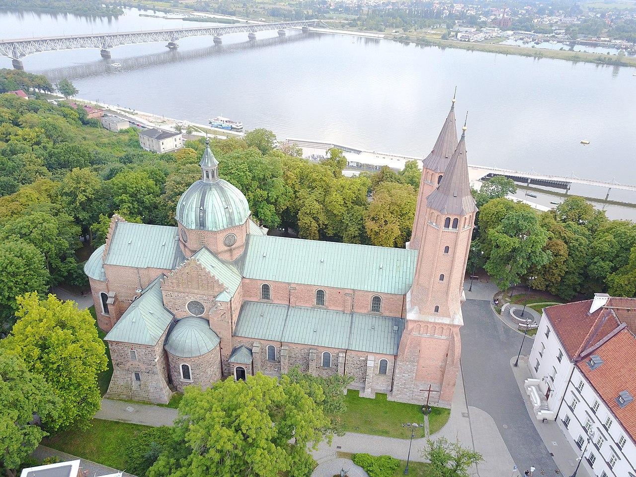 Płock. Zniszczony XVI-wieczny zabytek! Czy o to chodzi w Strajku Kobiet? Sprawą zajęła się policja