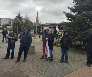 Hutnicy i koksownicy wyszli na ulice w Dąbrowie Górniczej. Apel do rządu o ratunek dla branży i tysięcy miejsc pracy