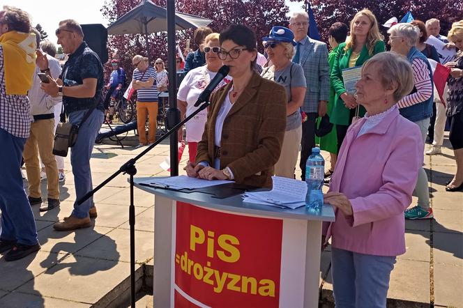 Manifestacja 4 czerwca na placu Solidarności w Szczecinie