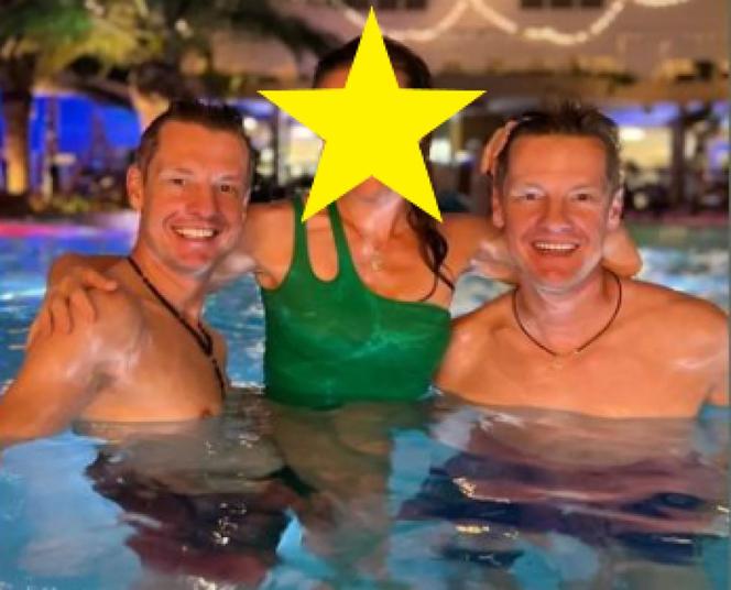 M jak miłość. Marcin i Rafał Mroczek szaleją z seksowną koleżanką w basenie! Takich scen nie zobaczymy na Deszczowej – ZDJĘCIA