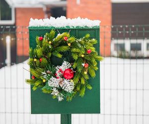 Dekoracje drzwi wejściowych na Boże Narodzenie