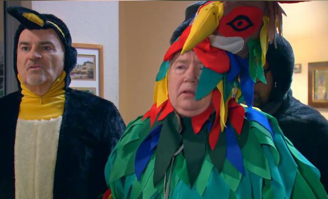 Na Wspólnej odc. 3238. Włodek Zięba (Mieczysław Hryniewicz), Roman Hoffer (Waldemar Obłoza)