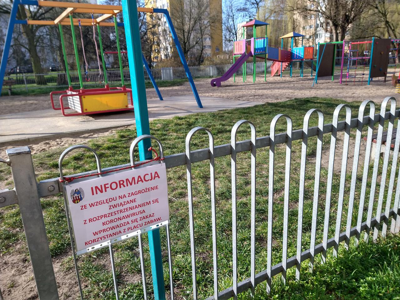 Zakaz korzystania z placów zabaw i siłowni zewnętrznych w Toruniu!
