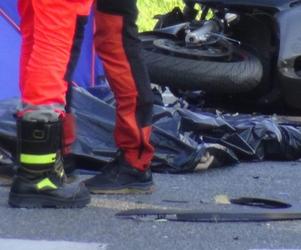 Tragiczny wypadek na warszawskich Włochach. Pomimo reanimacji motocyklista zginął na miejscu