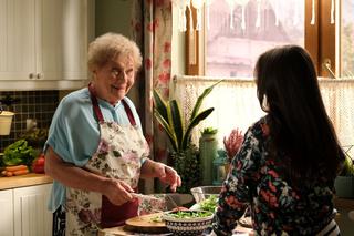 	M jak miłość odc. 1704. Basia (Karina Woźniak), Barbara (Teresa Lipowska)