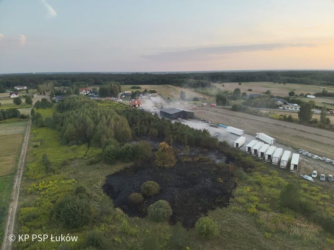 Pożar bazy transportowej w miejscowości Ławki w gminie Łuków