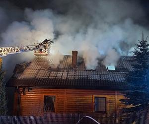 Pożar w Lubieni. Ogień opanował dom, mieszkańcy ewakuowani!