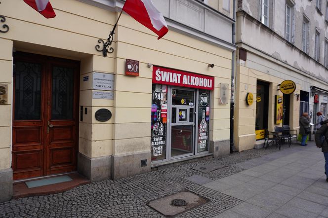 Sklepy monopolowe 24h w Śródmieściu Warszawy przechodzą do historii