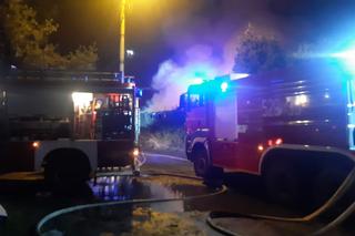 Płonie warsztat samochodowy w Mysłowicach! Z ogniem walczy kilkadziesiąt zastępów straży pożarnej
