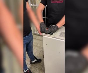 Kolejny „hydraulik” grasował w Warszawie. Pomagał seniorom, a potem ich okradał