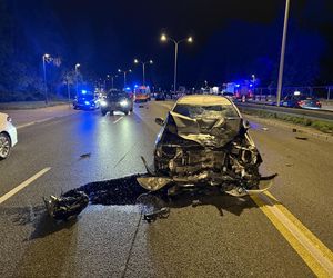 Makabra na Wisłostradzie. Roztrzaskane auta i motocykle. Dwie osoby reanimowane w tym dziecko 