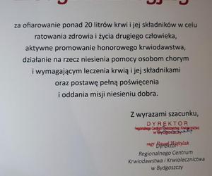 Oddał już ponad 26 litrów krwi! Wyjątkowe odznaczenie dla bydgoskiego policjanta 