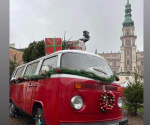 Zamość przystroił się na święta. Na Rynku Wielkim można już podziwiać świąteczne dekoracje