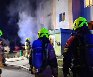 Poważny pożar w bloku w Bydgoszczy. 37 osób ewakuowanych