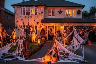 Halloweenowe dekoracje w Pawłowie. Co zaskoczyło właściciela najbardziej mrocznego domu w regionie?