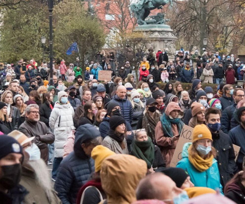 Studentka krzyczała J**** PiS. Zaskakująca decyzją sądu w sprawie Julii 