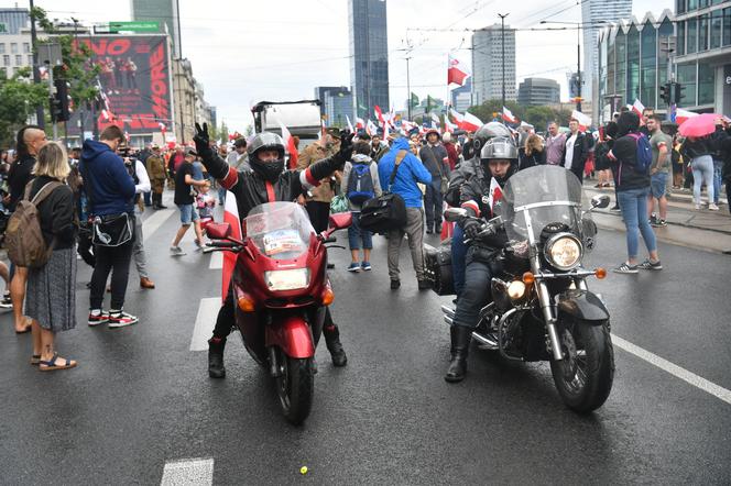 Zdjęcia z Marszu Powstania Warszawskiego