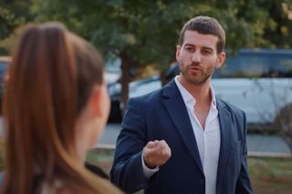 Melodi ginie potrącona przez pijaną rywalkę.