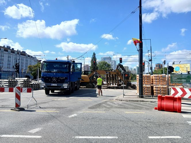 Tramwajowy remont pl. Zawiszy w Warszawie