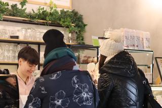 Na lubelskich ulicach król jest tylko jeden! Mieszkańcy zajadają się pączkami! [GALERIA]