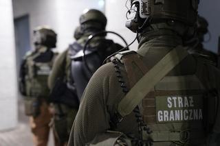 Za kilka tysięcy dolarów przerzucali przez granicę polsko-białoruską. Rozbito grupę przemytników