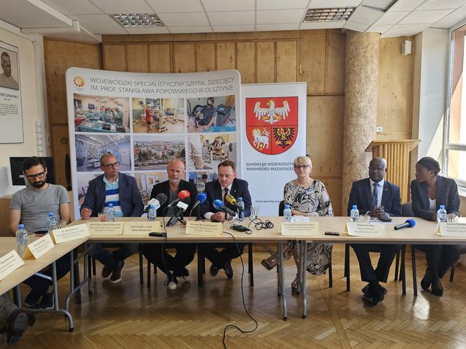 Konferencja prasowa po operacji 15 - letniej Cristiny z Angoli
