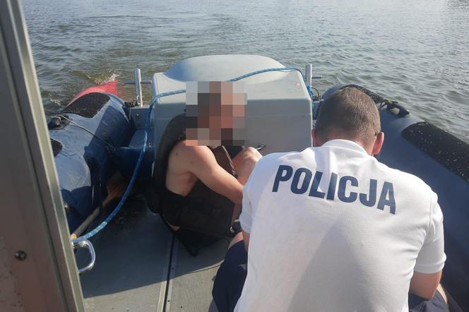 Policjanci uratowali pijanego kajakarza na Zalewie Zemborzyckim