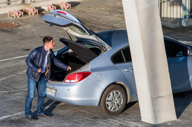 Mariusz Rumak / trener Lech Poznań / Opel Insignia