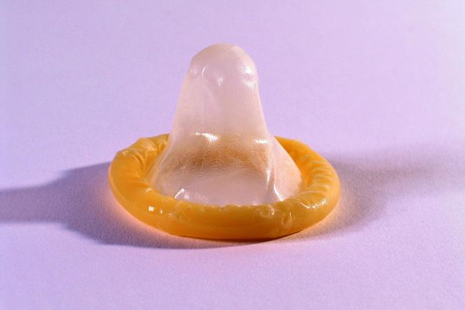 Producenci prezerwatyw alarmują, że przez koronawirusa spadły mocno ich przychody!