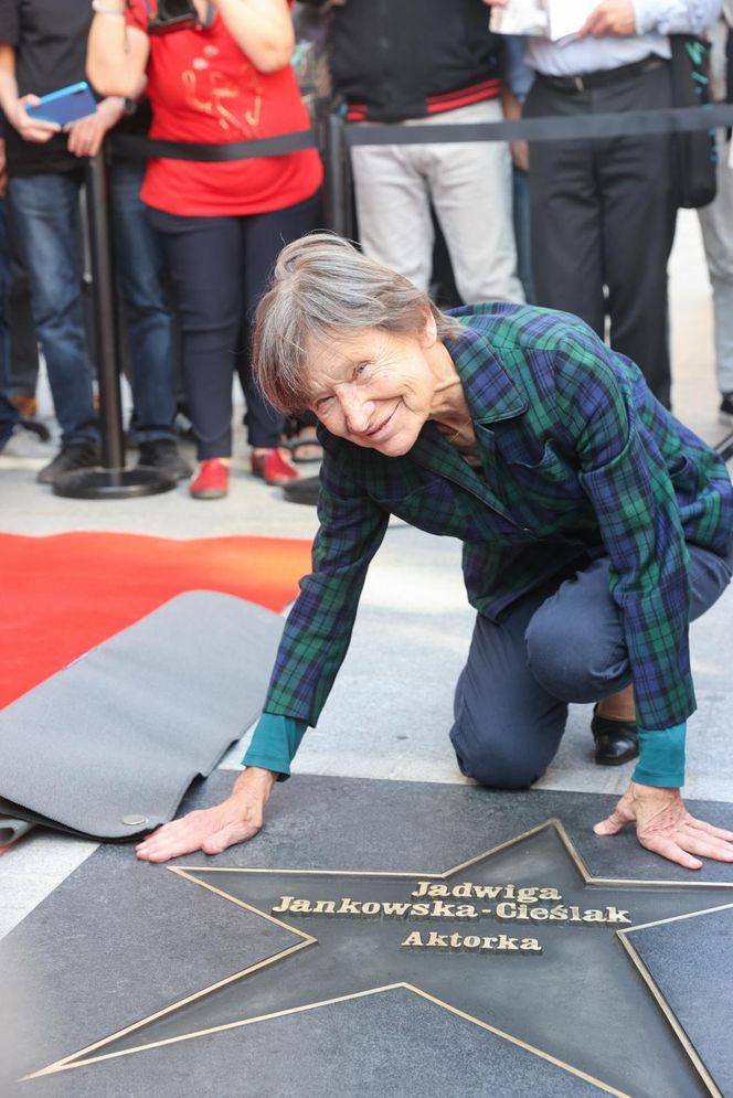 Jadwiga Jankowska-Cieślak odsłoniła swoją gwiazdę na Piotrkowskiej. "To ogromny zaszczyt" 