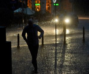 IMGW zapowiada pogodę na środek tygodnia. Strefa burz i deszczów przesunięta