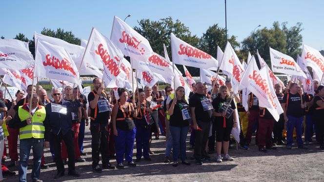 Pikieta pracowników Beko. Pracę straci 1100 osób. „Czujemy się oszukani i sfrustrowani”