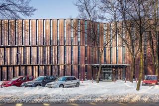 Współczesna architektura w Białymstoku: aula uniwersytecka z miedzianą elewacją