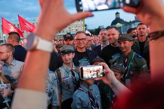 Karol Nawrocki śpiewa (nie)zakazane piosenki