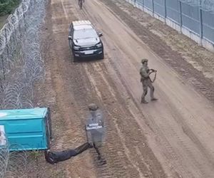Strażnicy graniczni nie mogli w to uwierzyć. Migranci wymyślili, jak pokonać zaporę