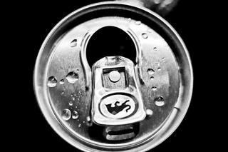 Tych rzeczy nie trzymaj w samochodzie zimą. Pod żadnym pozorem! 