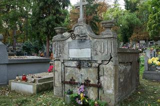 Zbiórka na rzecz zabytkowych nagrobków na cmentarzu Rakowickim. W tym roku w internecie!