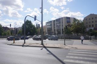 Biurowiec-widmo w samym centrum Olsztyna stoi i niszczeje. Jaka czeka go przyszłość? [ZDJĘCIA]