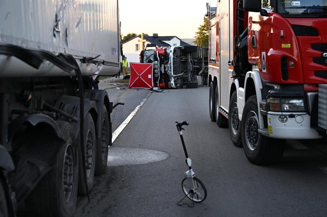 Zginęli w drodze do wypadku. Dwaj strażacy stracili życie na służbie 