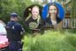 Policja na Osiedlu Przyjaźń w Warszawie. Spór między miastem i aktywistami trwa, a domy niszczeją