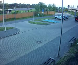 Poddębice. Wóz konny na parkingu komendy. Kierowca nietrzeźwy i z dożywotnim zakazem [ZDJĘCIA]. 
