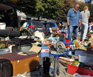 Mydło i powidło na Rynku staroci w Lesznie. Skarby z drugiej ręki 