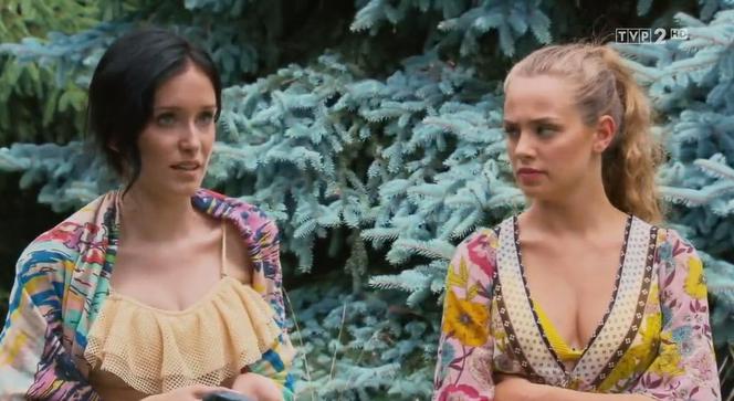 Barwy szczęścia, odcinek 1978. Oliwka (Wiktoria Gąsiewska), Magda (Natalia Sierzputowska)