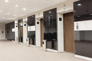 Komfortowe części wspólne w biurze. Czym wykończyć ściany i podłogi?