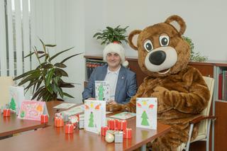 Burmistrz Ursynowa z Misiem „Ursynkiem”: Niech świąteczne niespodzianki wywołają falę radości
