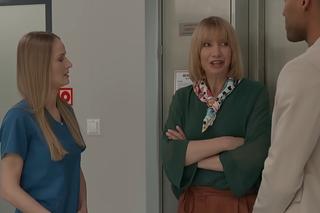 Pierwsza miłość, odcinek 3464.Samuel (Gamou Fall), Weronika (Dominika Kryszczyńska), Grażyna (Grażyna Wolszczak)